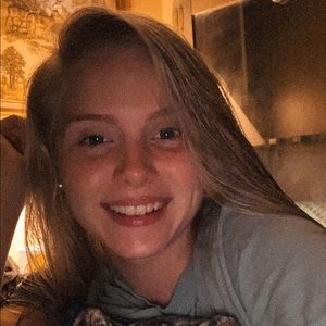 Meet your Posher, Chloe